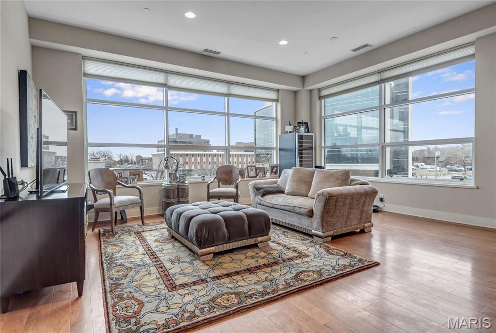 8025 Maryland Ave Unit: 3D