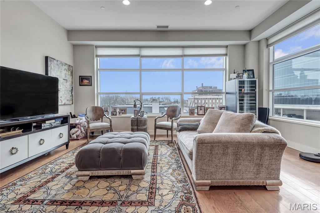 8025 Maryland Ave Unit: 3D