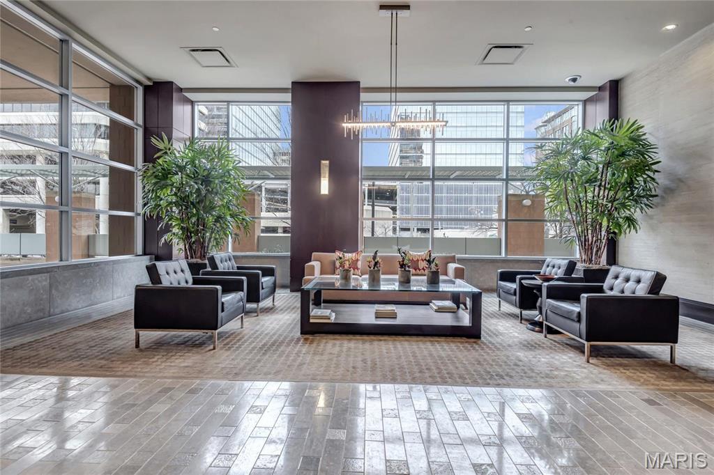 8025 Maryland Ave Unit: 3D