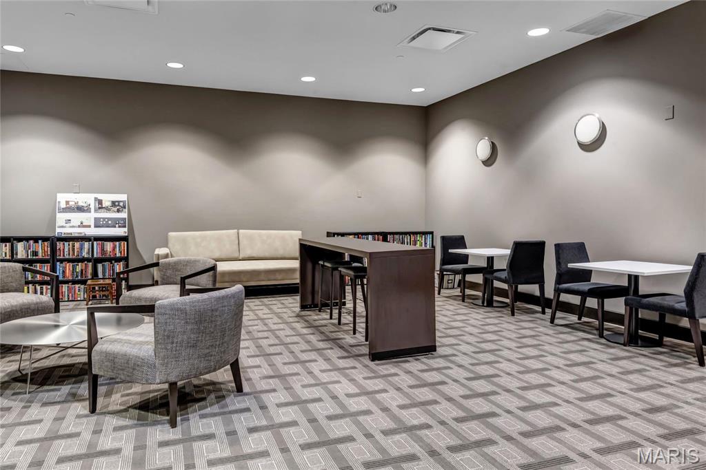 8025 Maryland Ave Unit: 3D