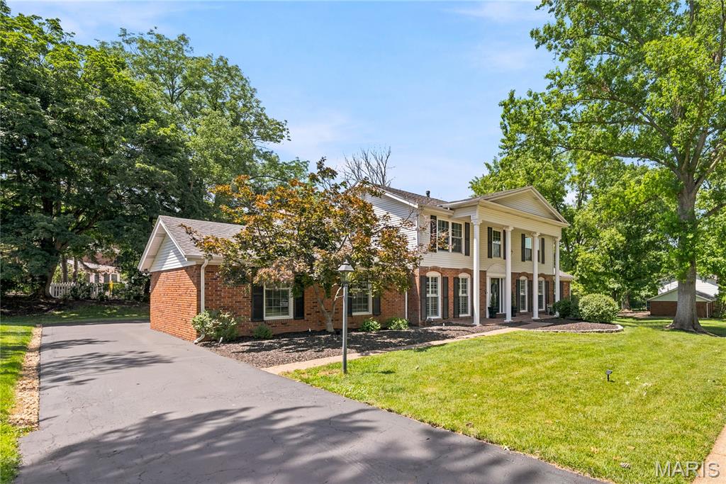 607 Lampadaire Drive