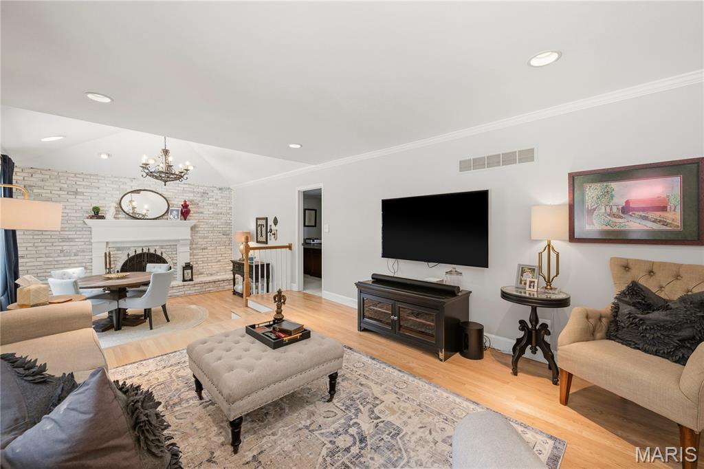607 Lampadaire Drive