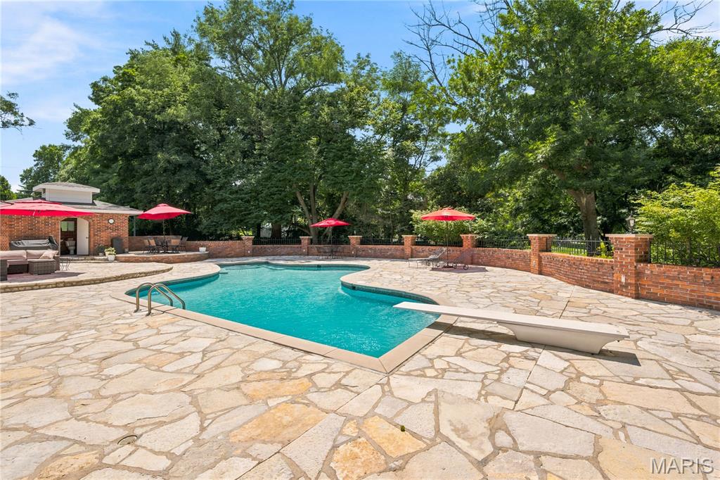 607 Lampadaire Drive