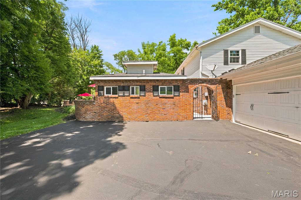 607 Lampadaire Drive