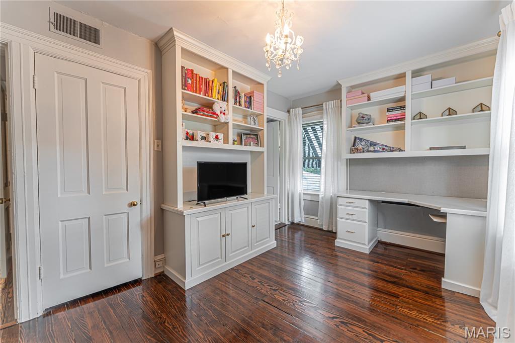 9242 Clayton Road