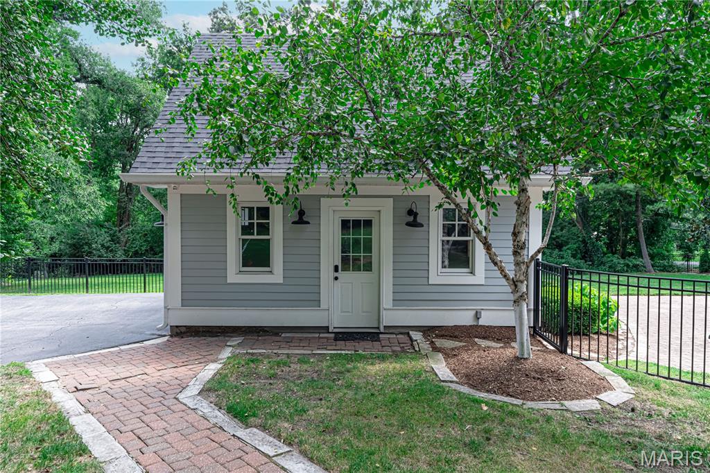 9242 Clayton Road
