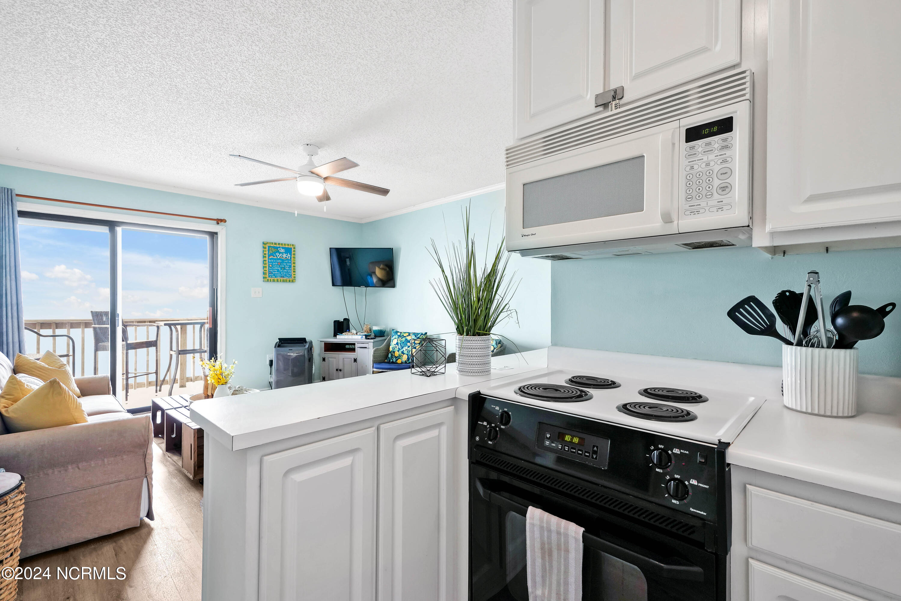 2264 New River Inlet Road, 303