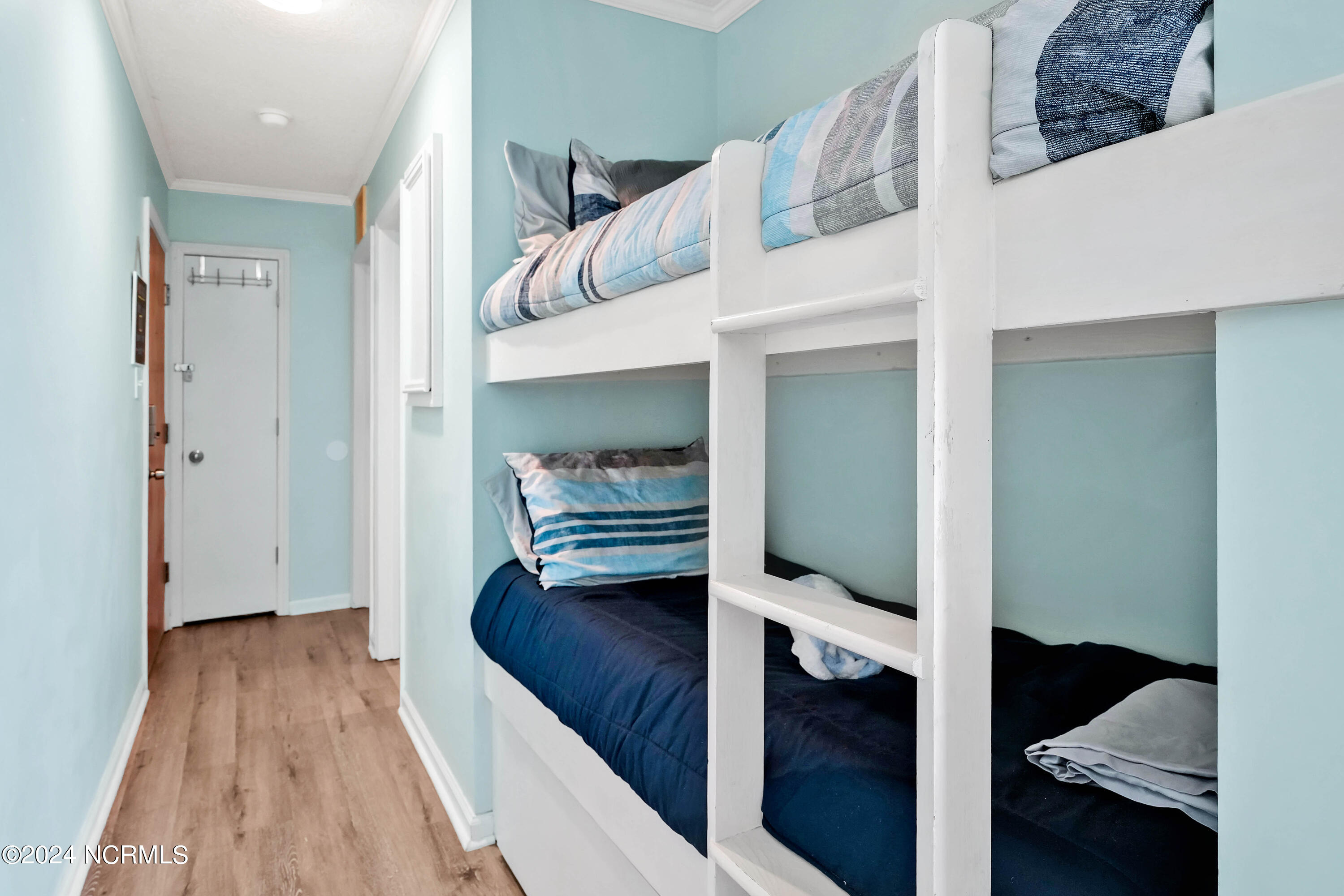 2264 New River Inlet Road, 303