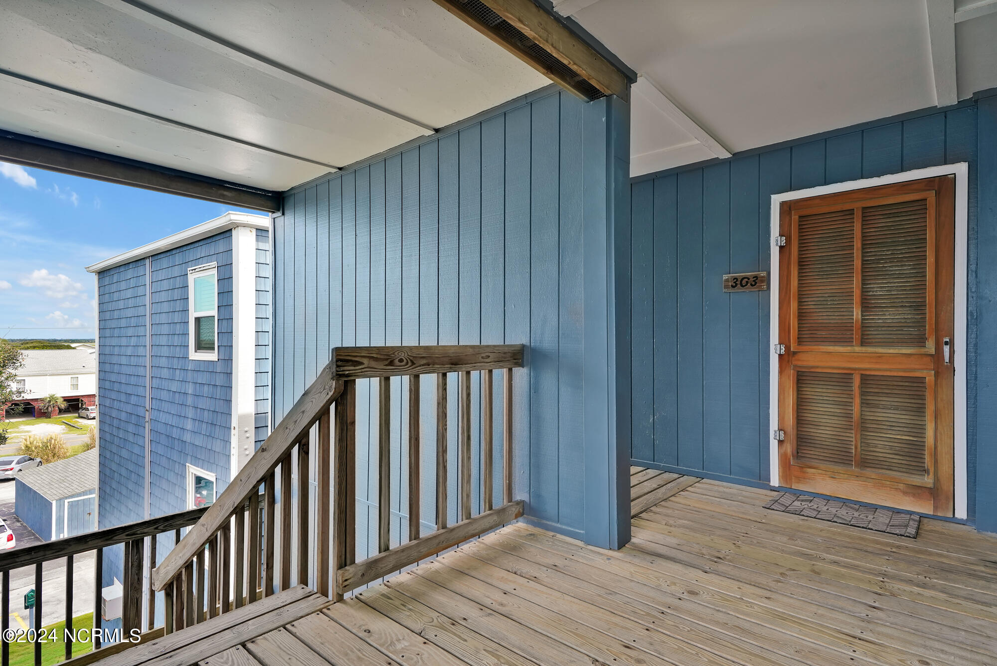 2264 New River Inlet Road, 303
