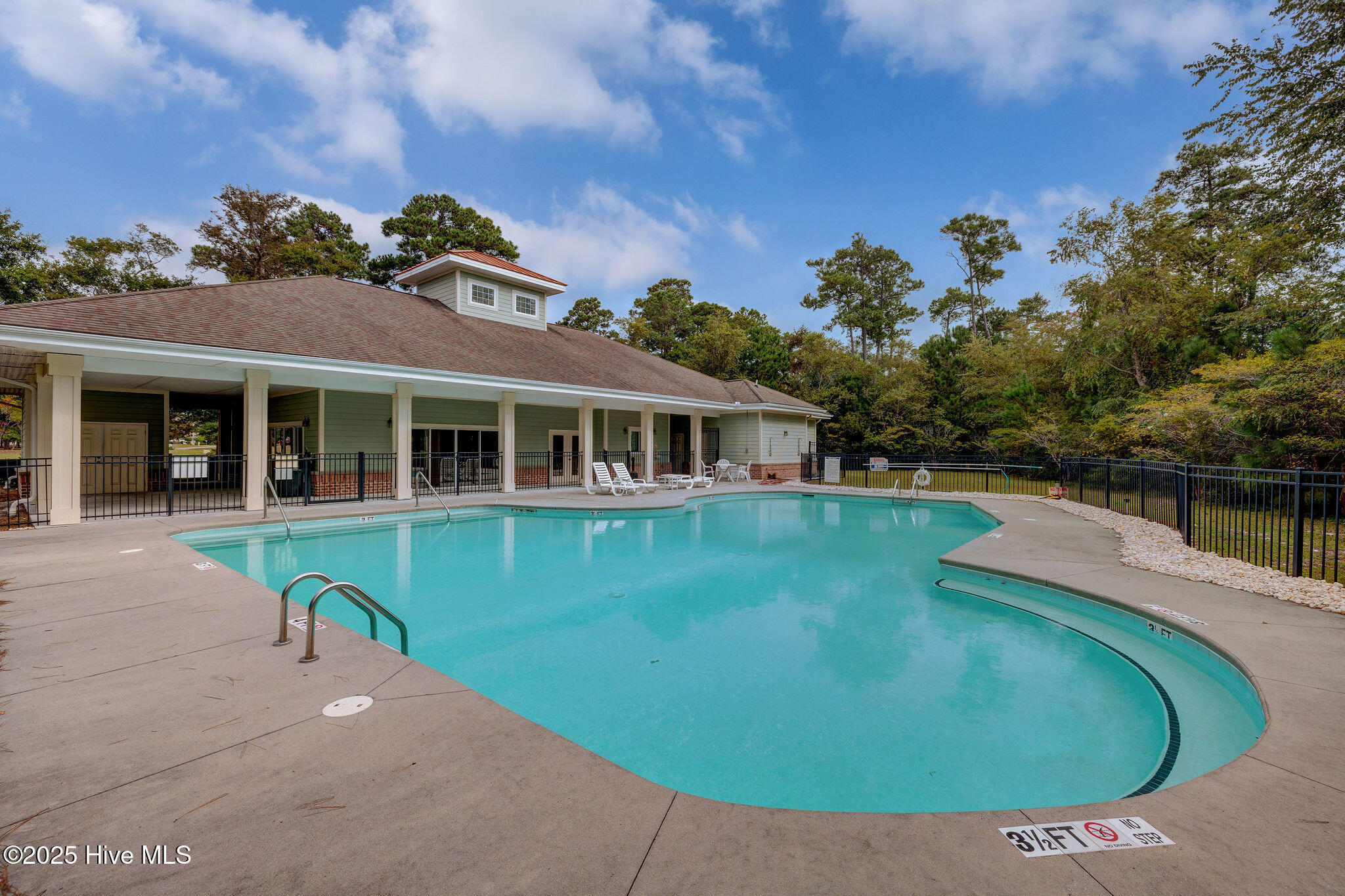 2824 White Dove Circle SW