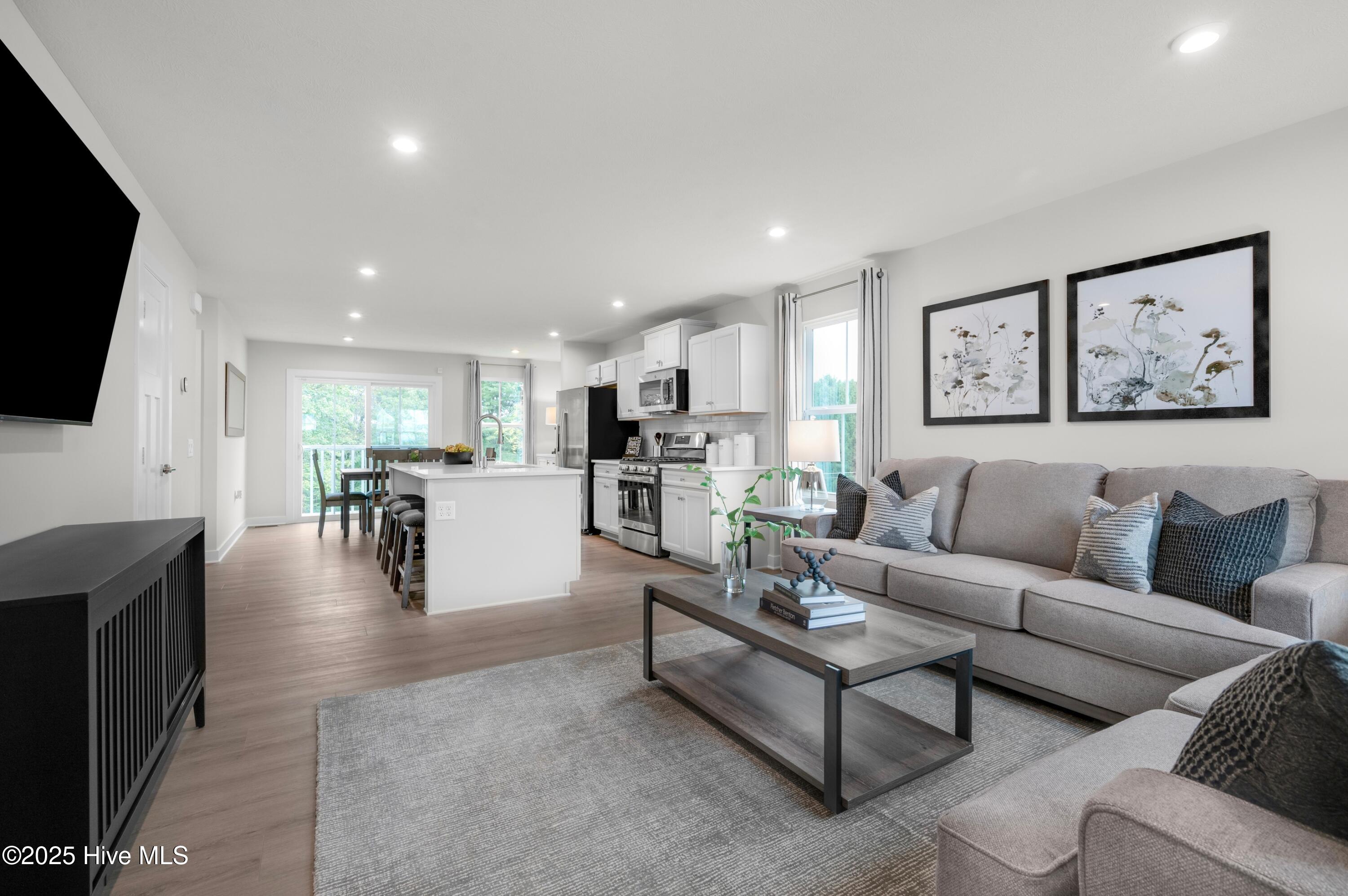 907 Daylily Circle
