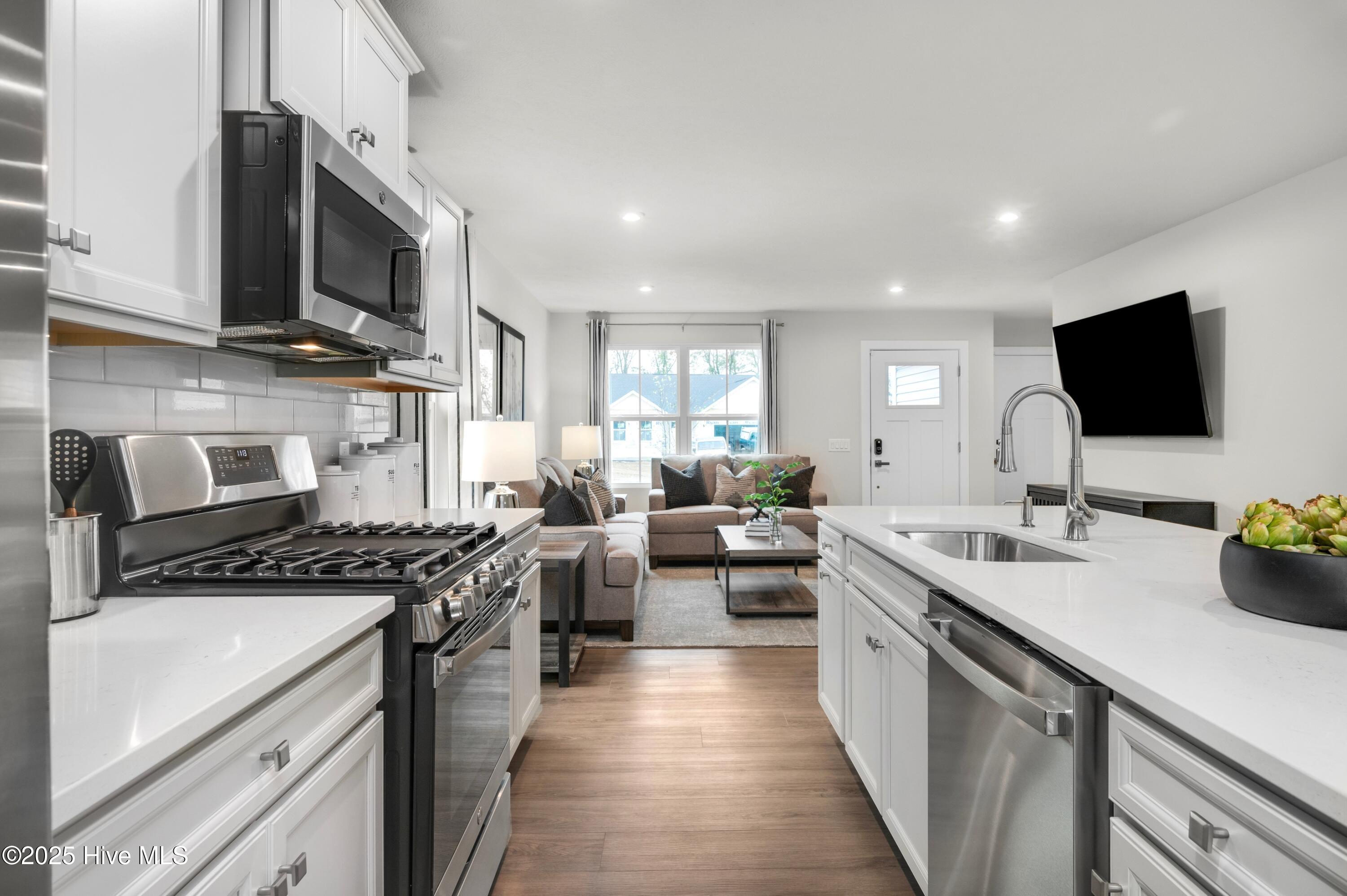 907 Daylily Circle
