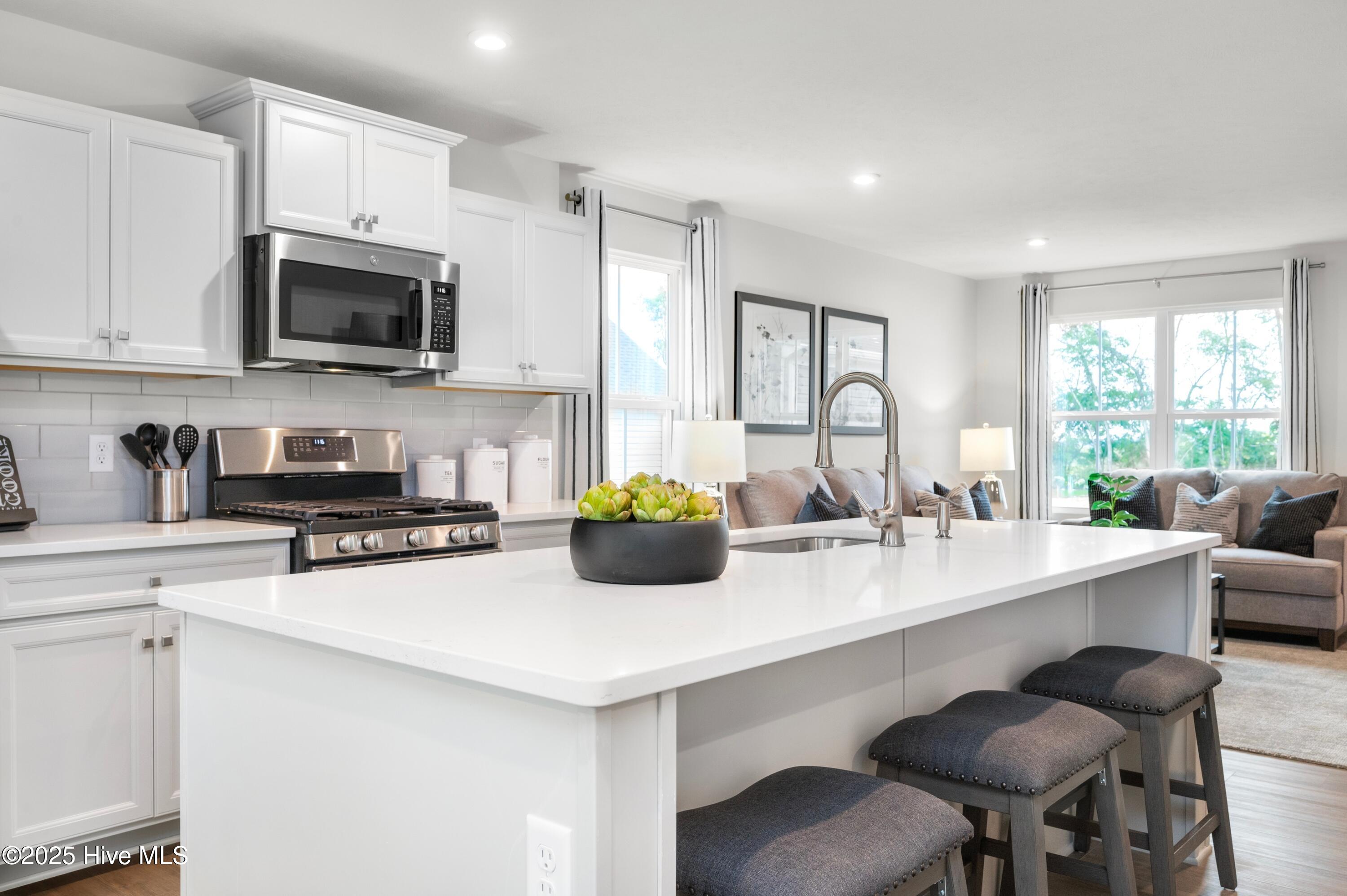 907 Daylily Circle