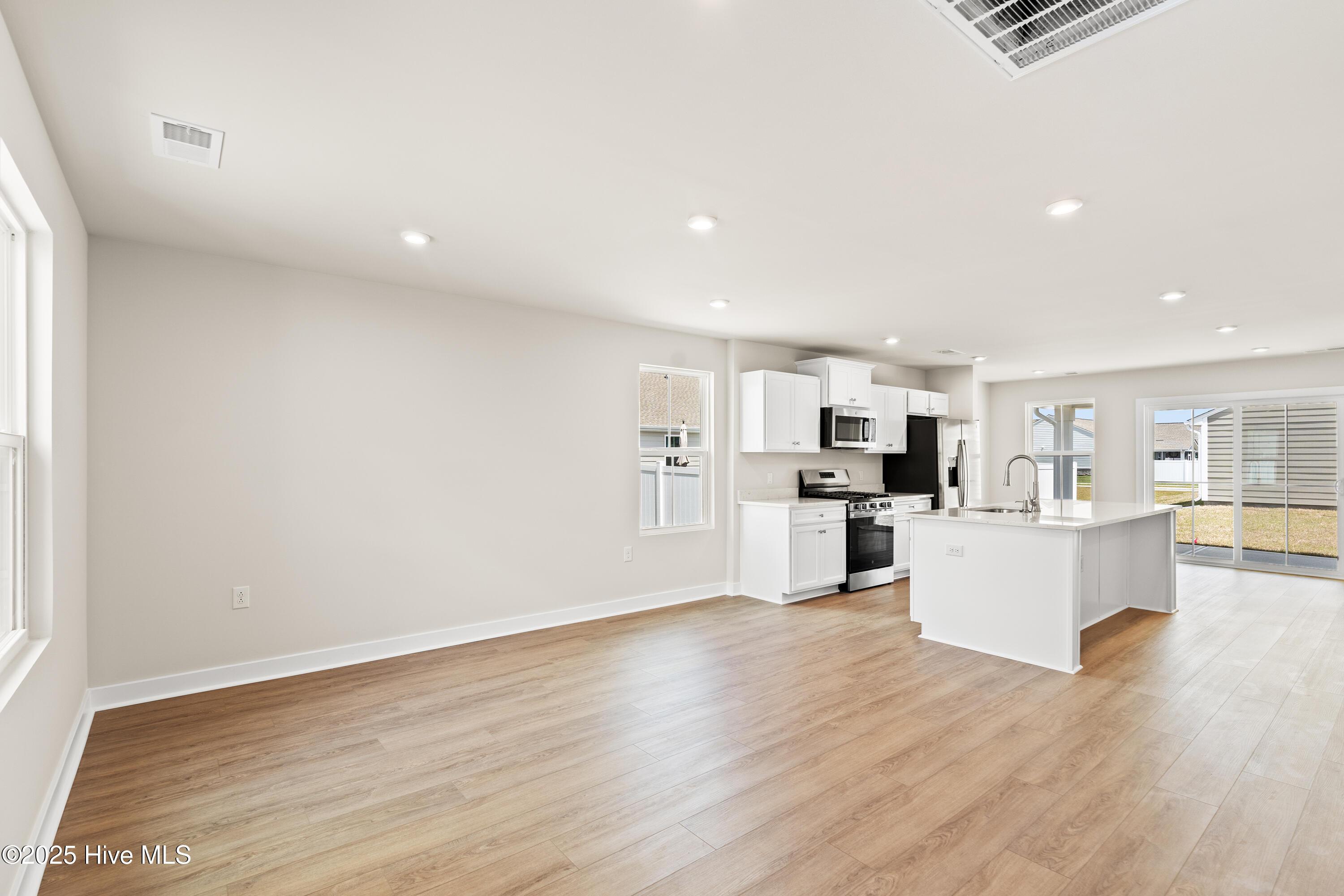 907 Daylily Circle