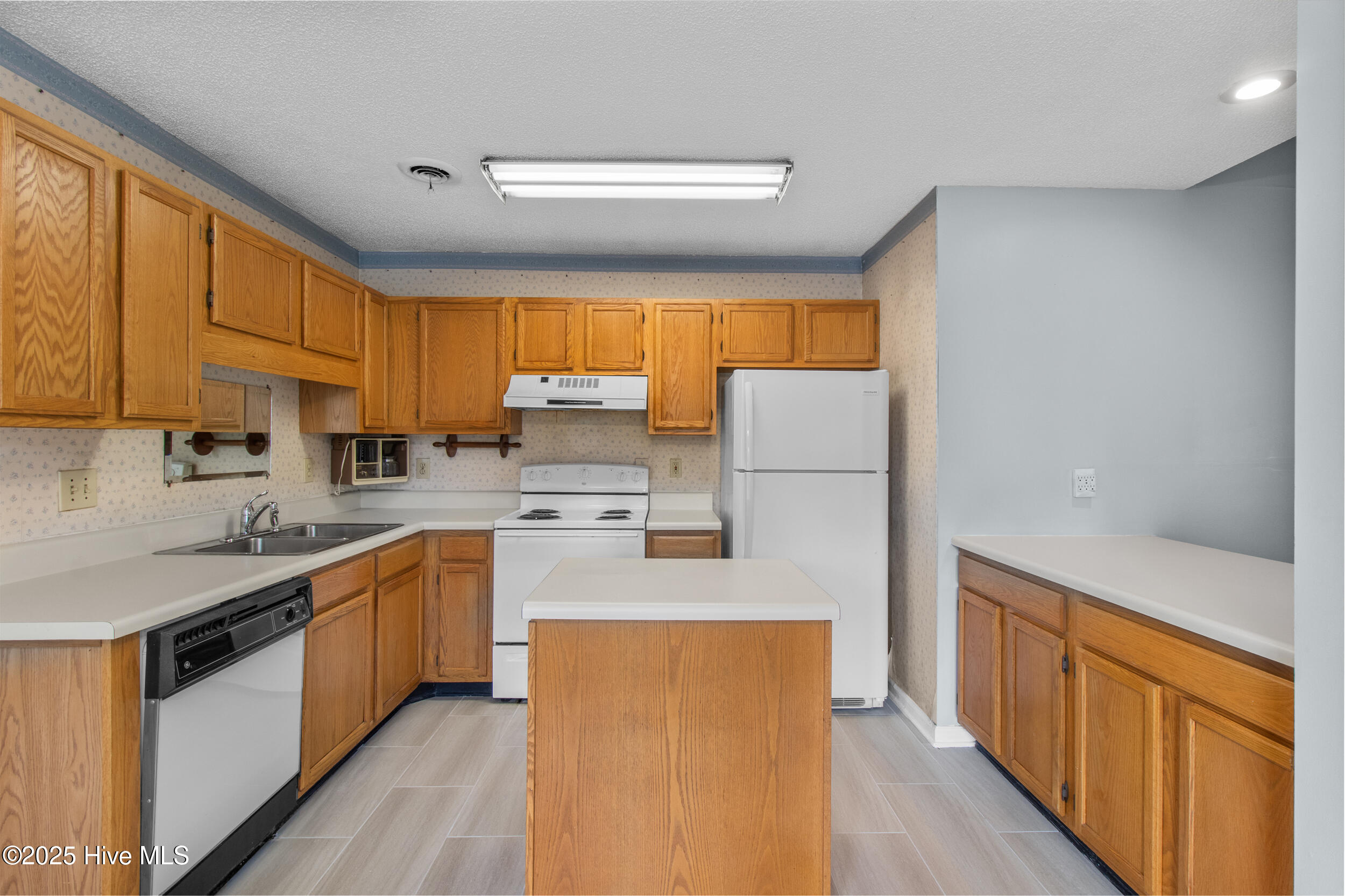 6607 Red Bay Court