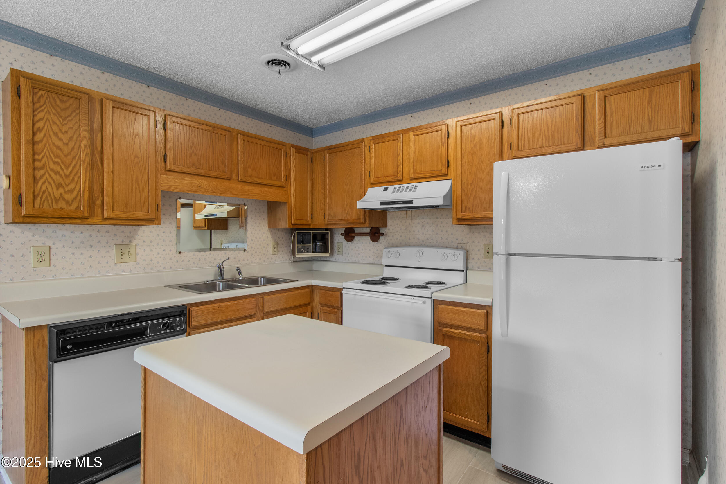 6607 Red Bay Court