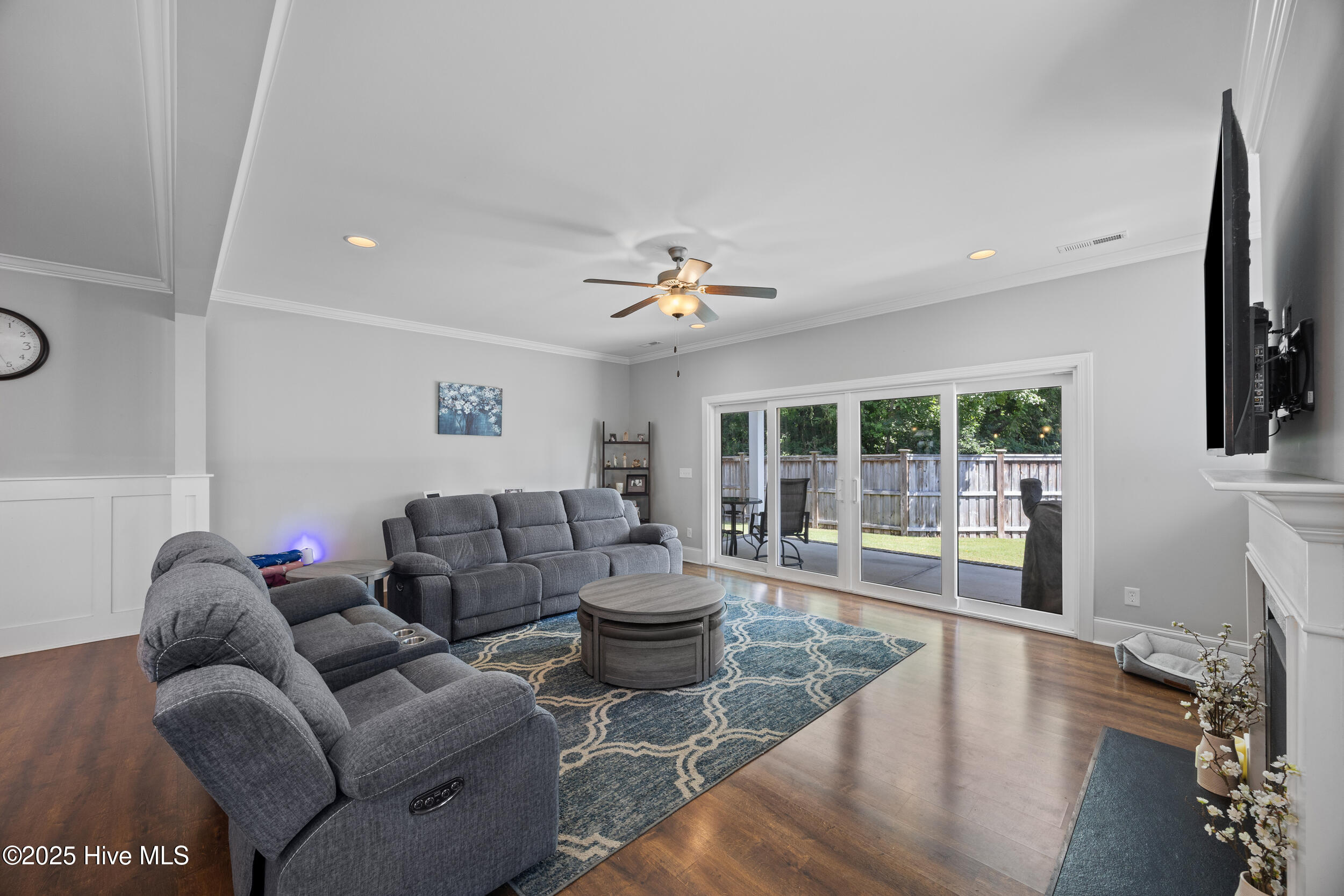 2244 Lakeside Circle