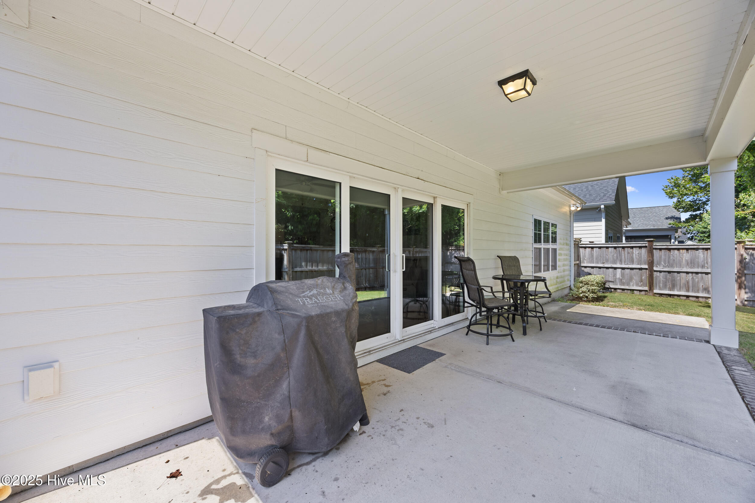 2244 Lakeside Circle