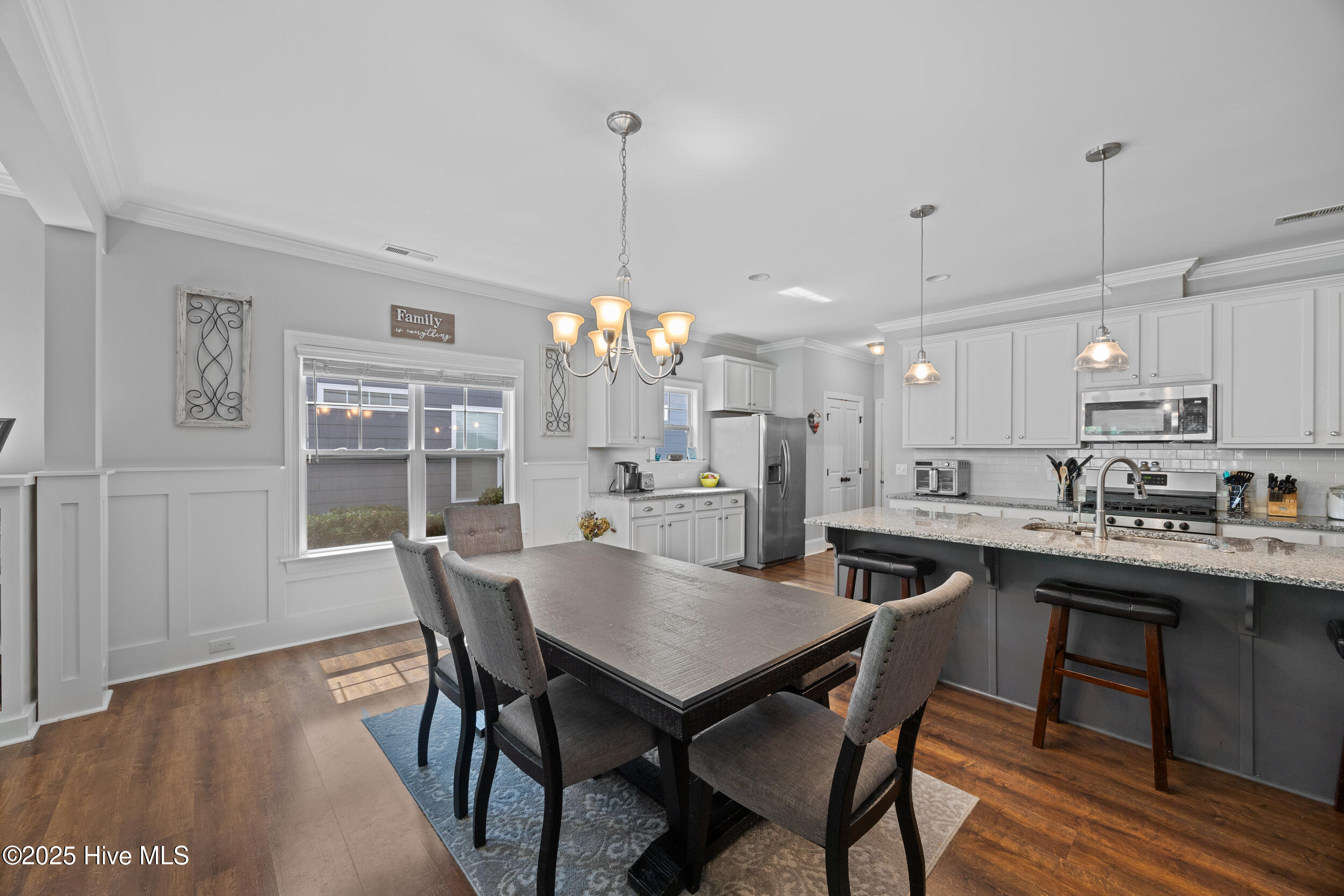 2244 Lakeside Circle