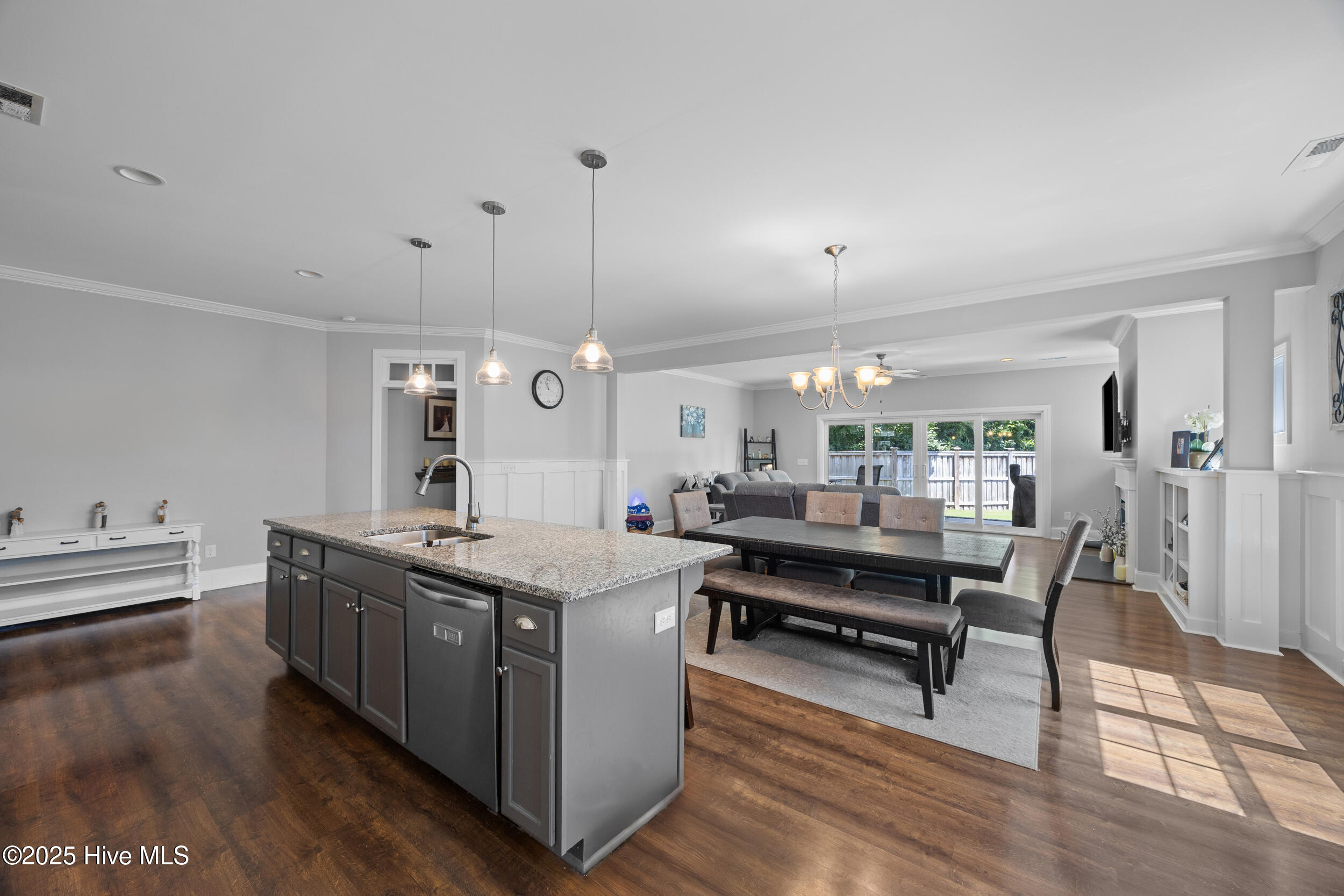 2244 Lakeside Circle