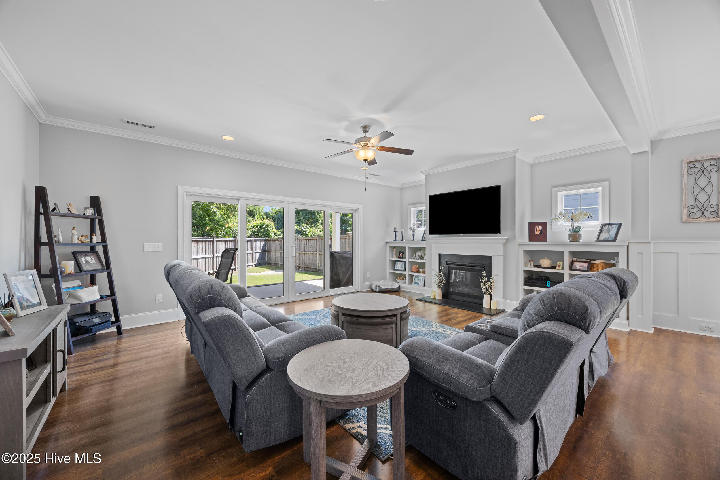 2244 Lakeside Circle