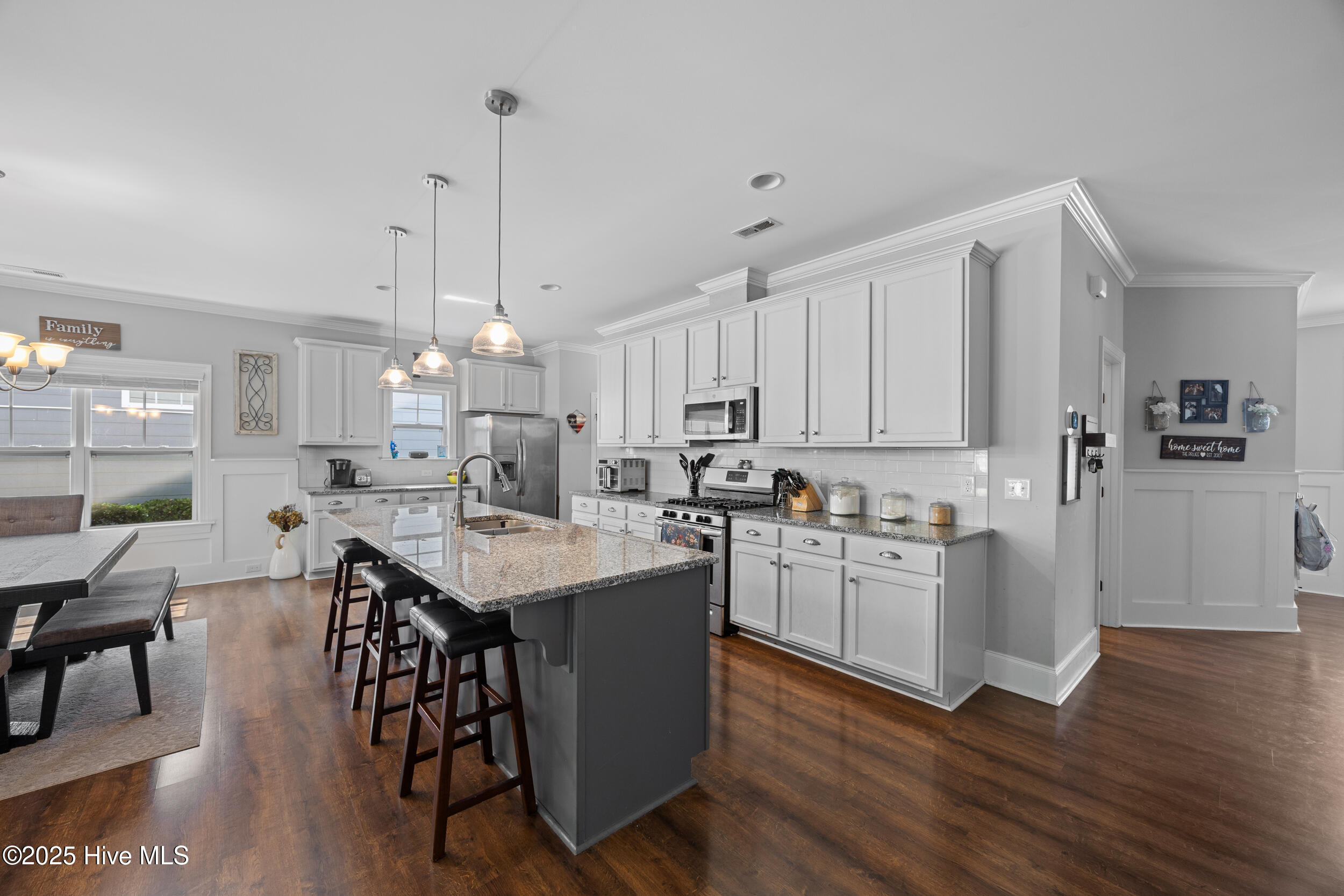 2244 Lakeside Circle