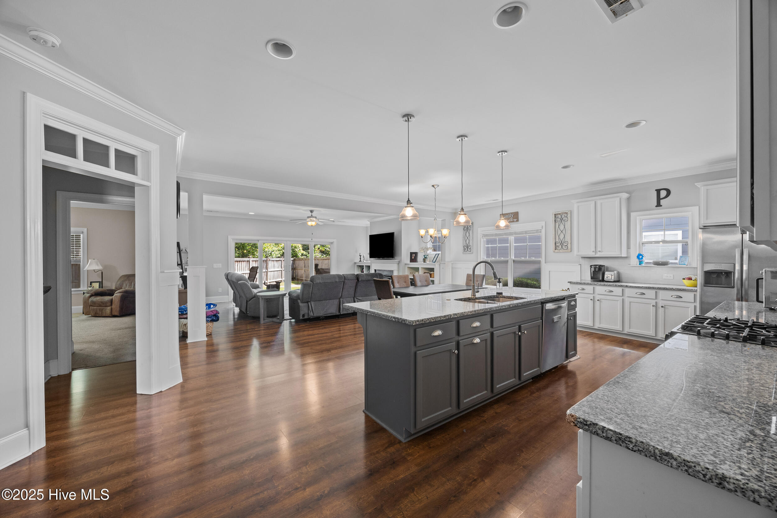2244 Lakeside Circle