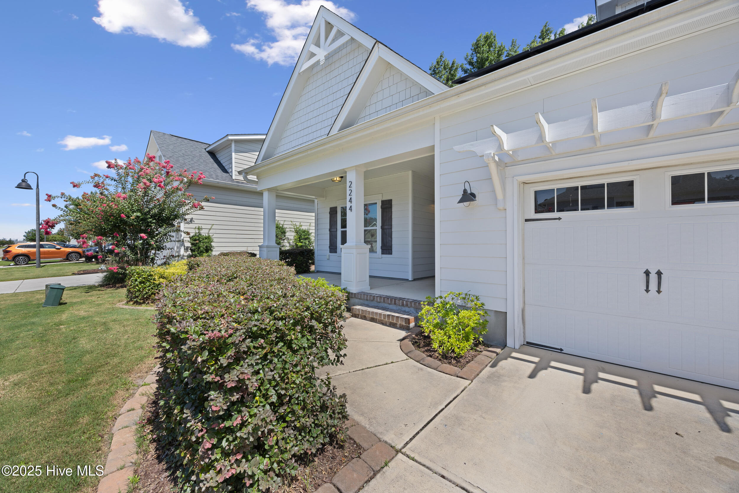 2244 Lakeside Circle