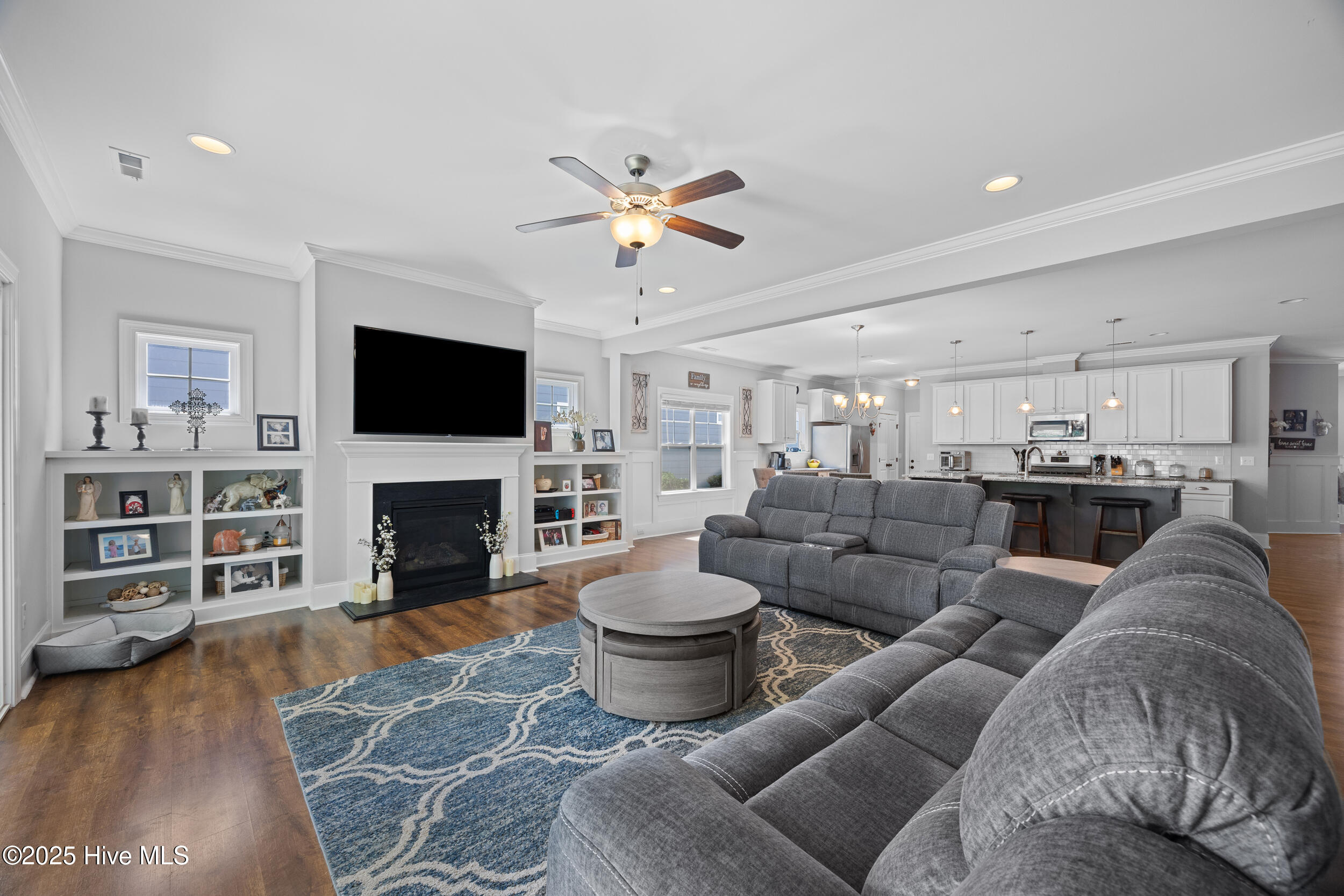 2244 Lakeside Circle