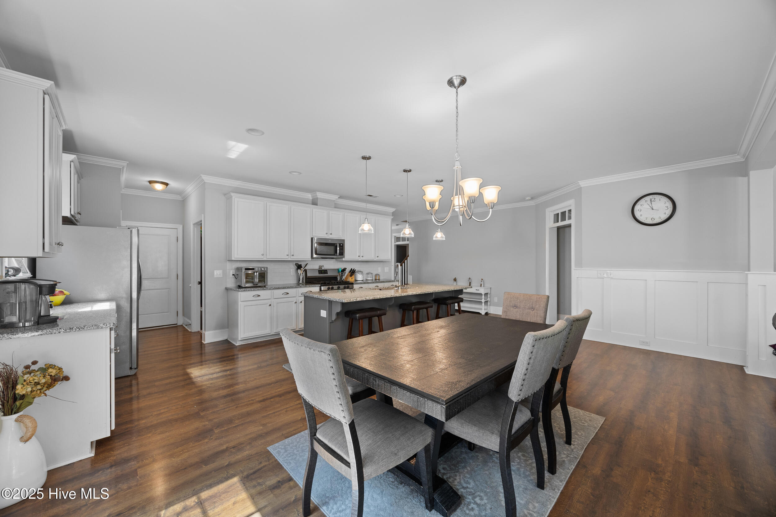 2244 Lakeside Circle