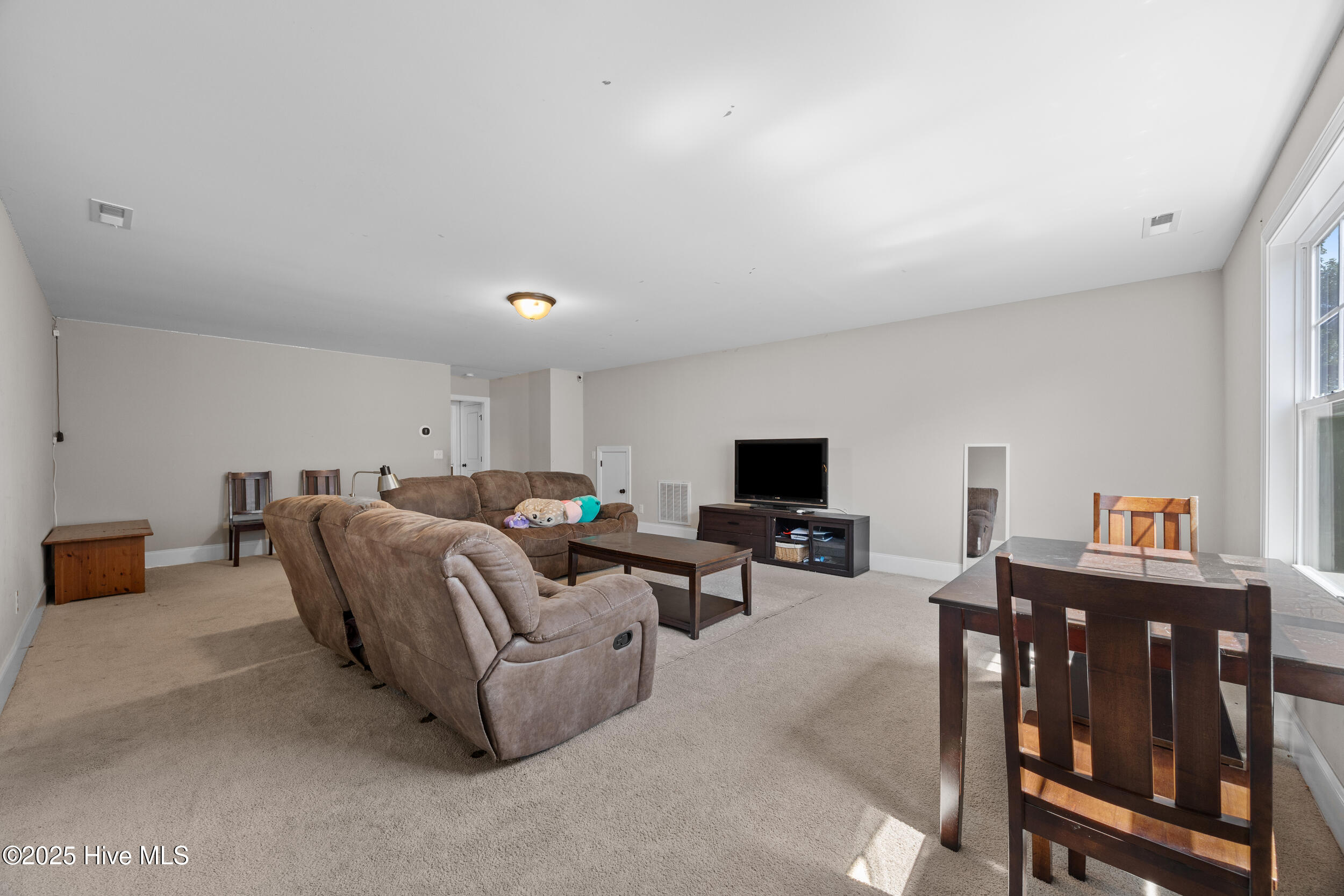 2244 Lakeside Circle