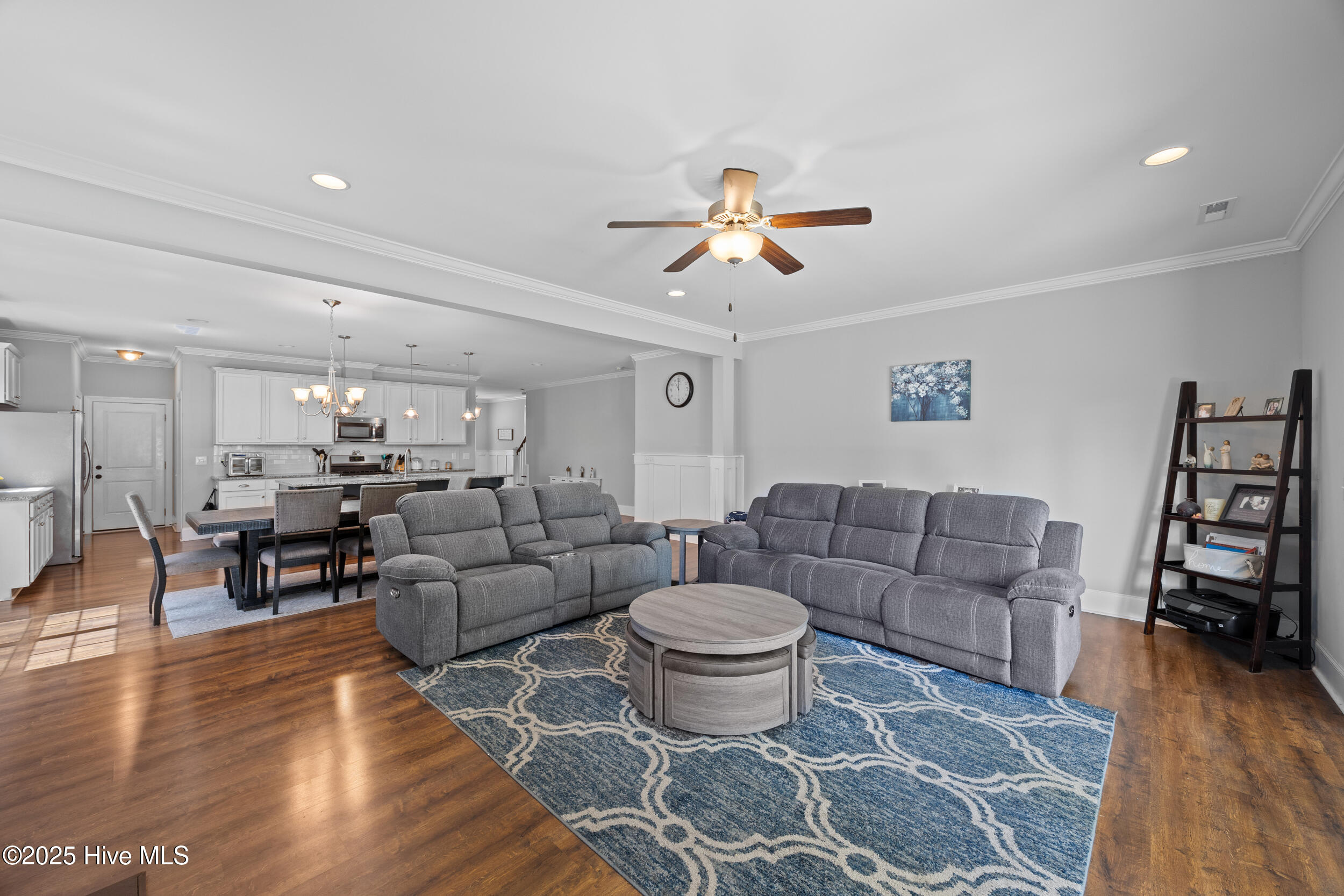 2244 Lakeside Circle