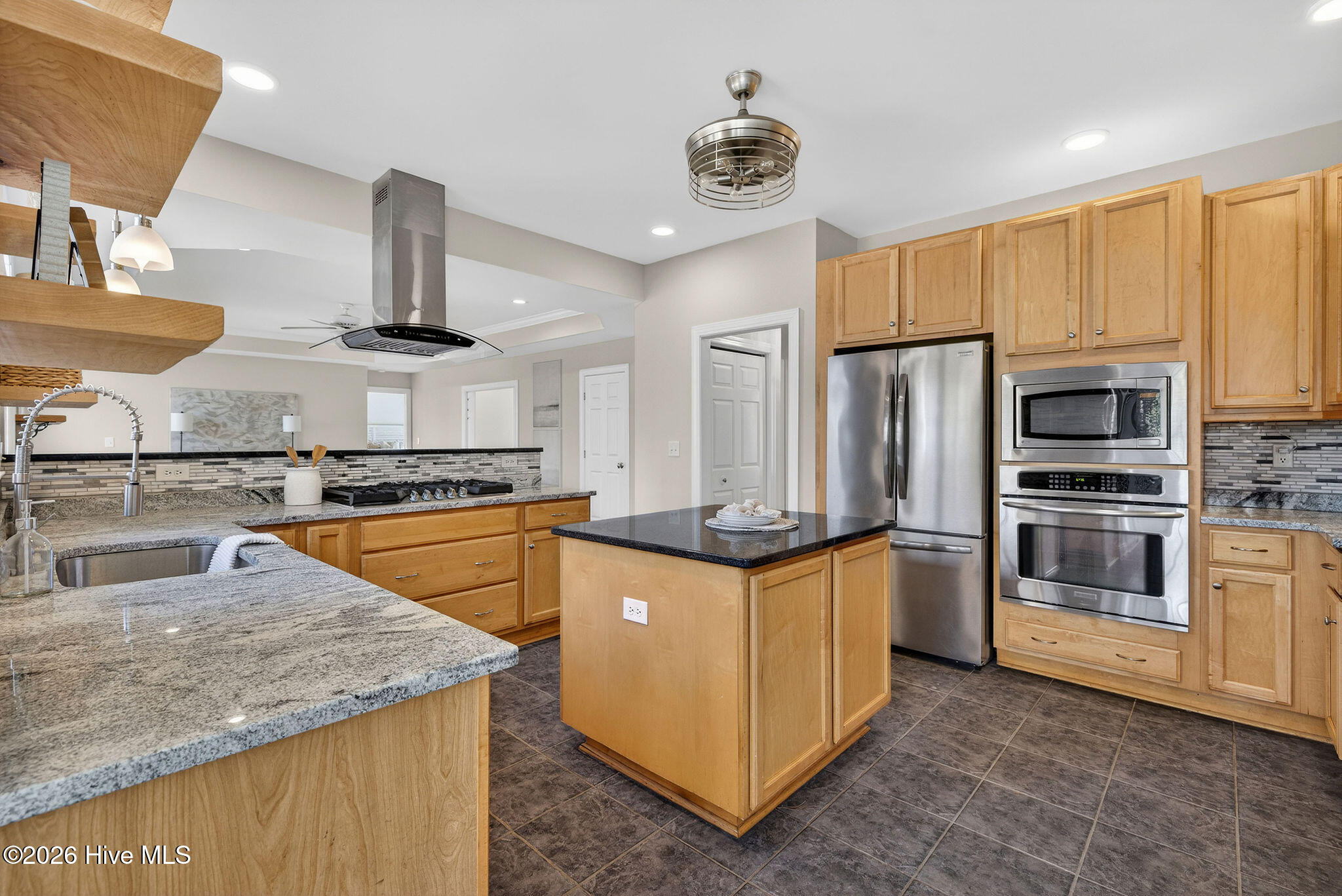 136 S Belvedere Drive