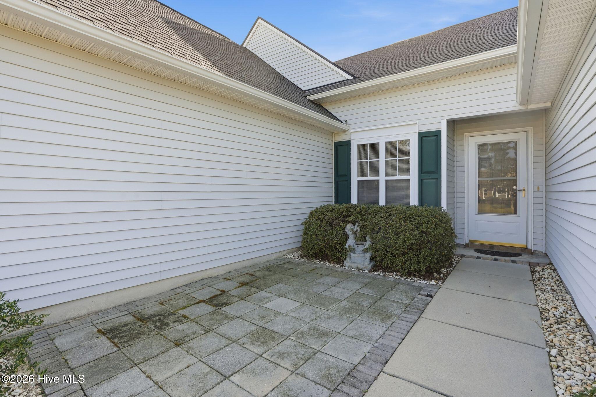 665 NW Meadowbrook Lane NW