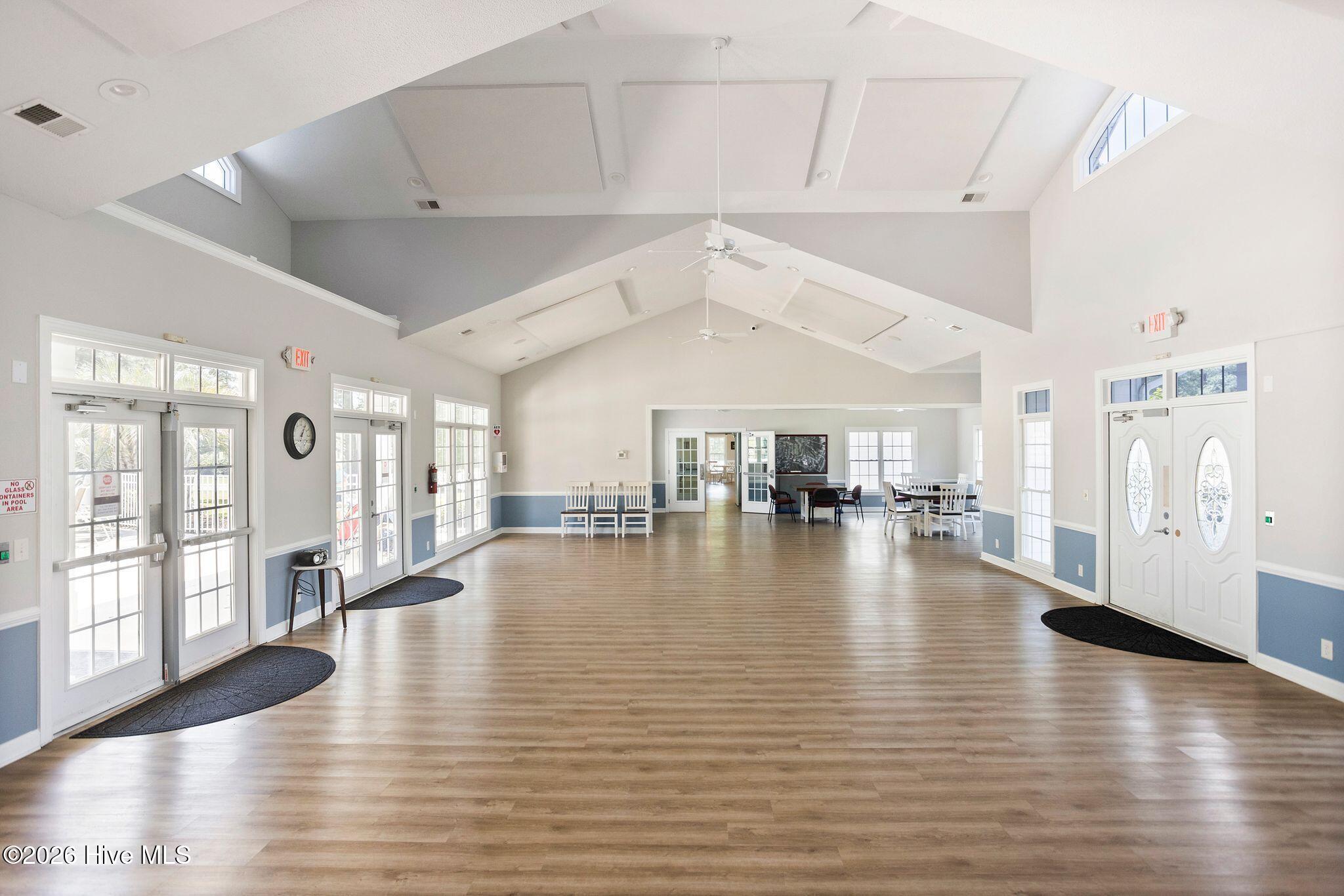 665 NW Meadowbrook Lane NW