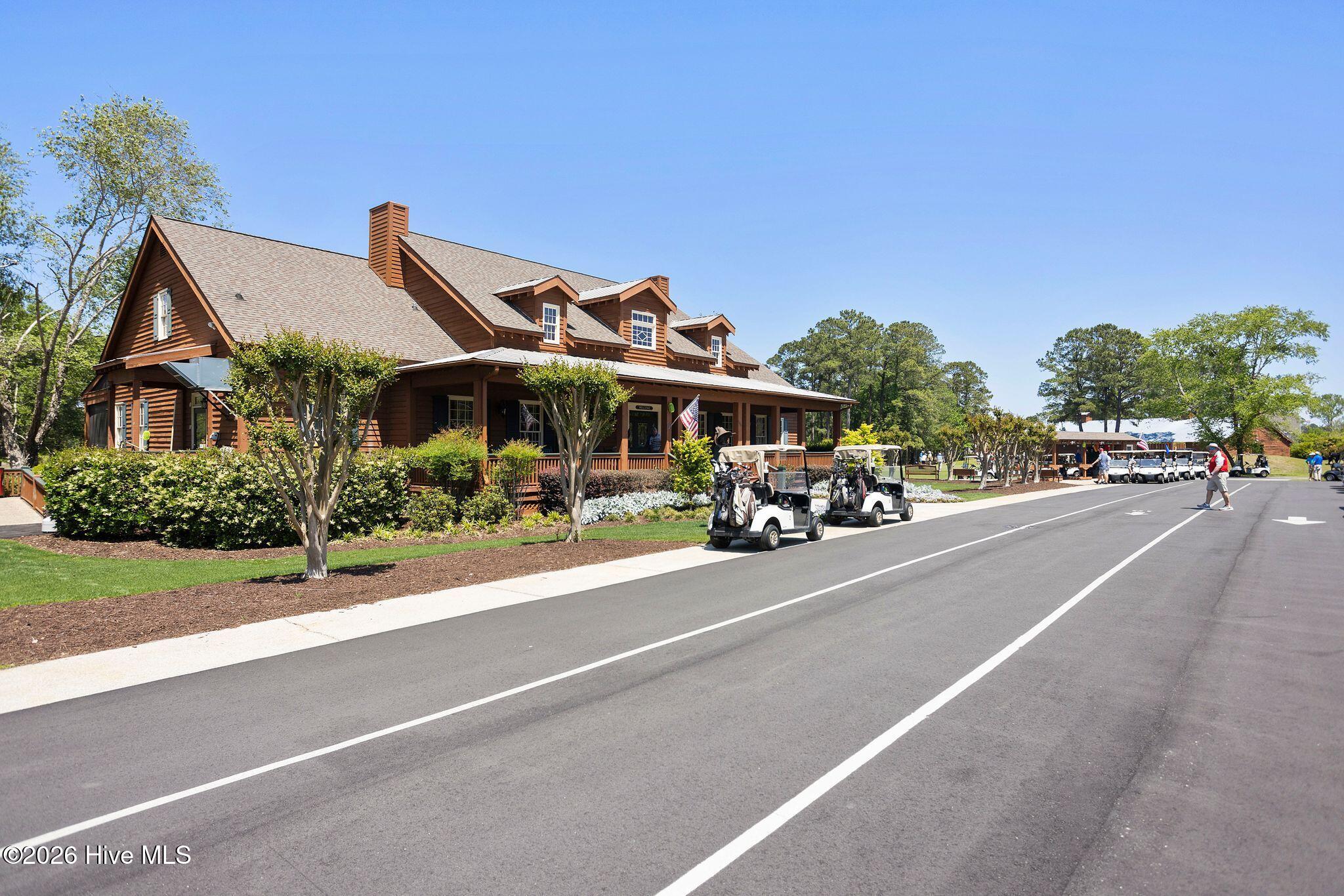 665 NW Meadowbrook Lane NW