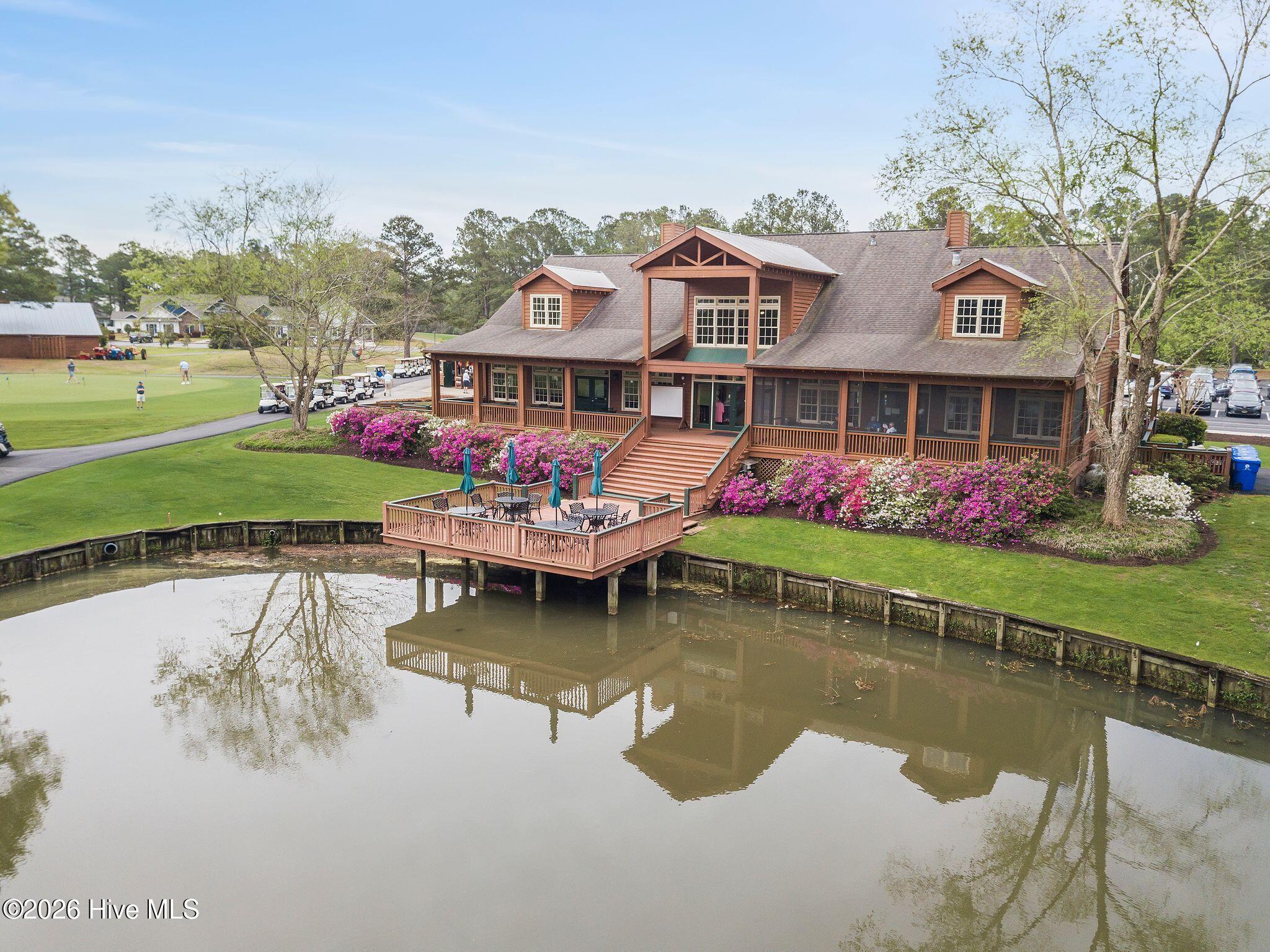 665 NW Meadowbrook Lane NW