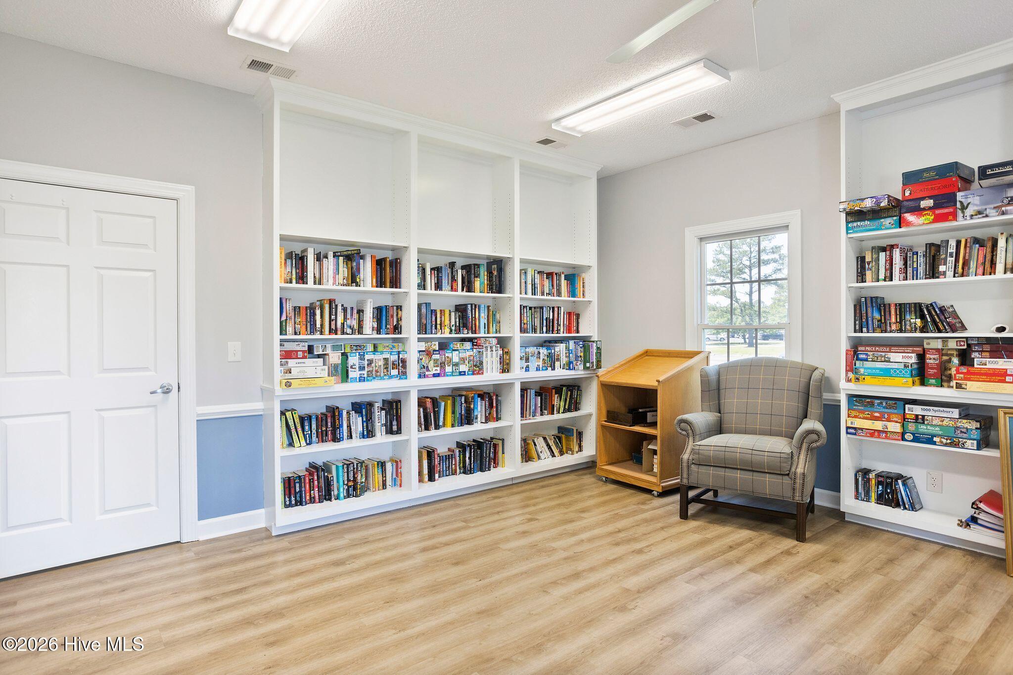 665 NW Meadowbrook Lane NW