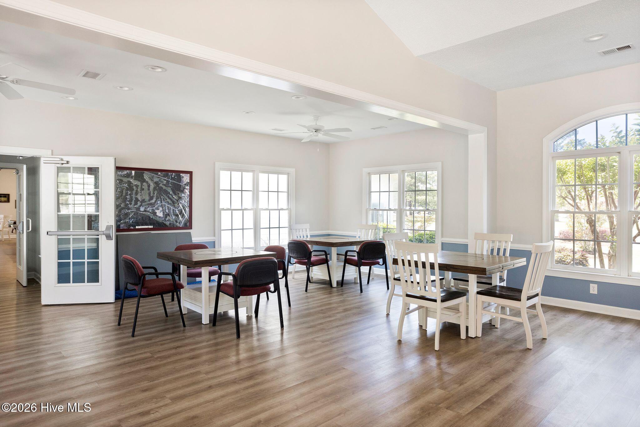 665 NW Meadowbrook Lane NW