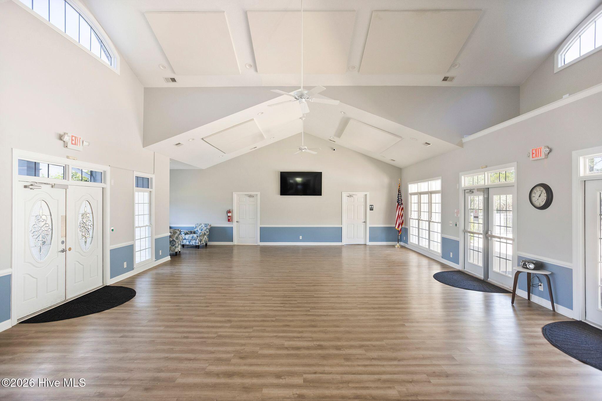 665 NW Meadowbrook Lane NW