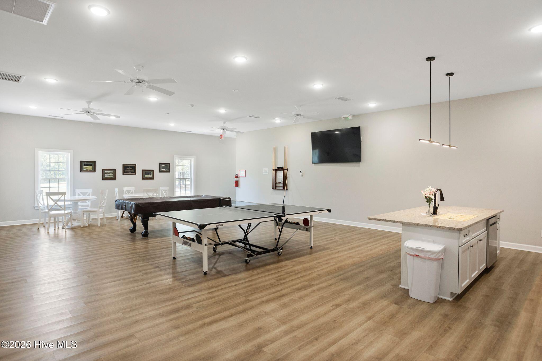 665 NW Meadowbrook Lane NW