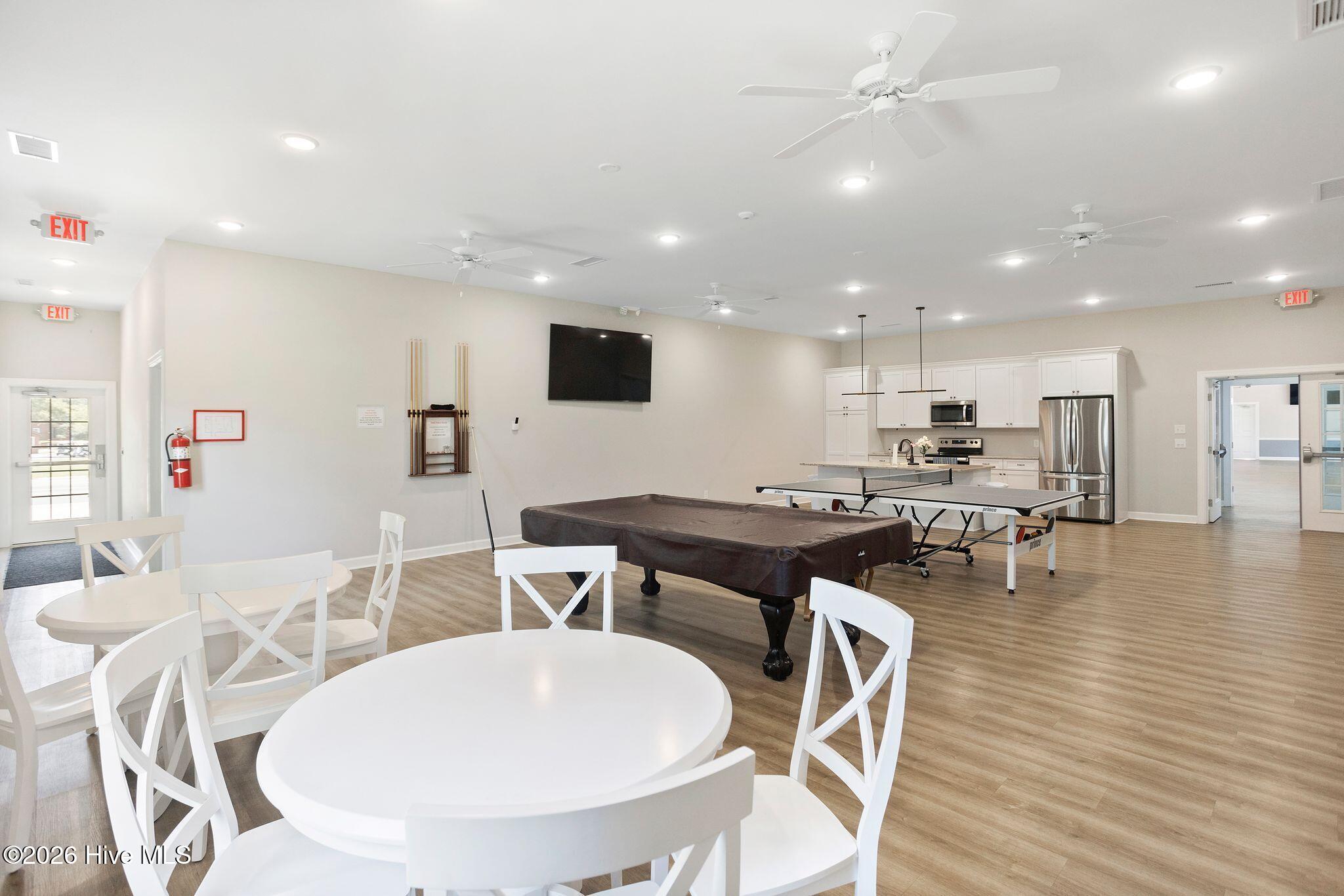 665 NW Meadowbrook Lane NW