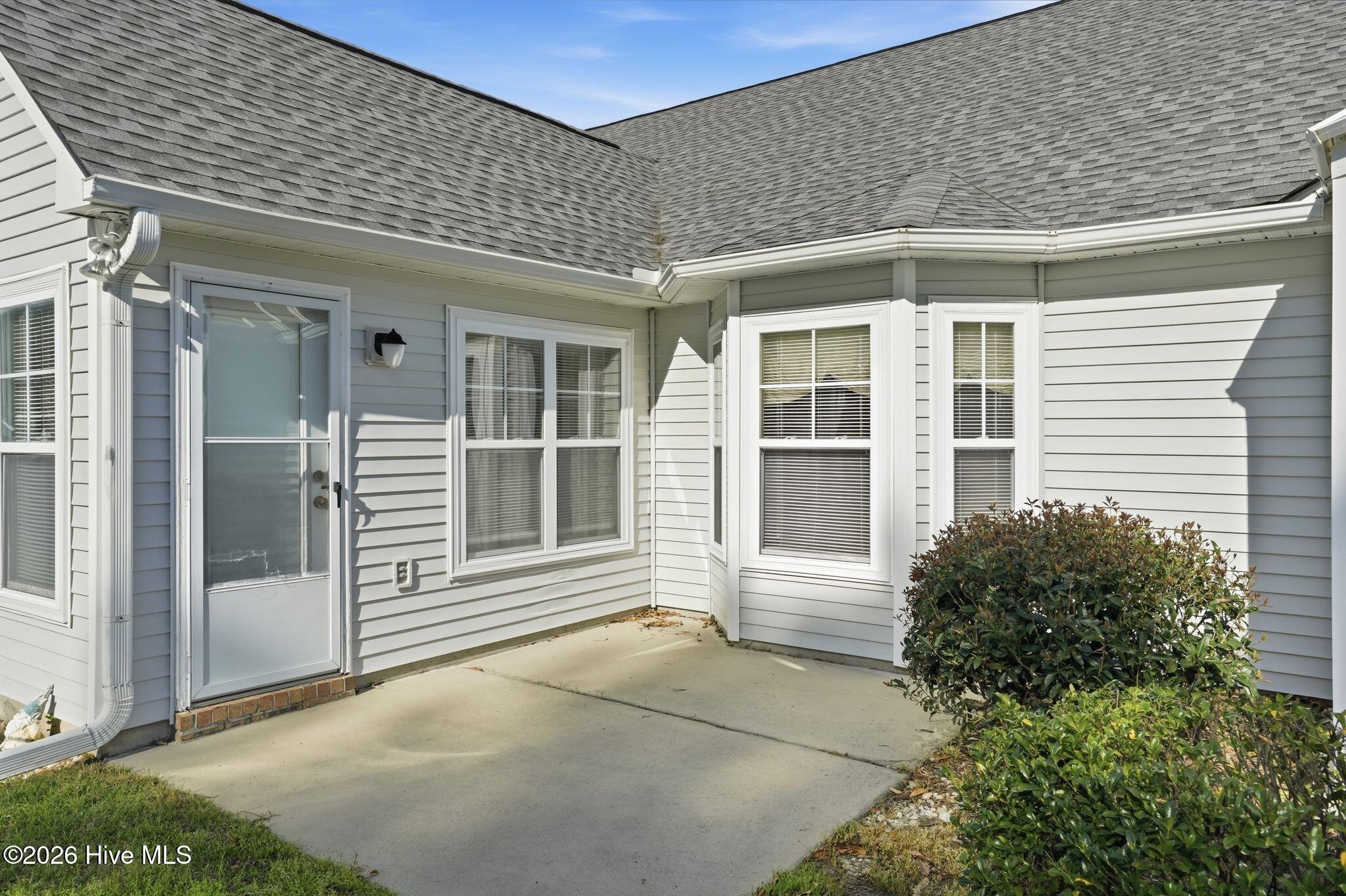 665 NW Meadowbrook Lane NW