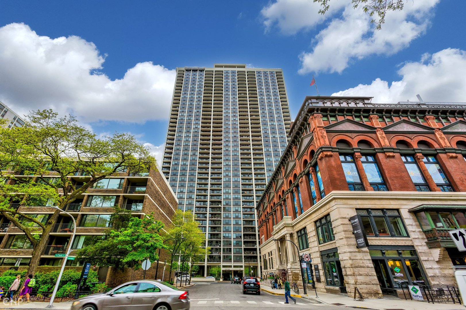 1560 N Sandburg Terrace Unit: 2706J
