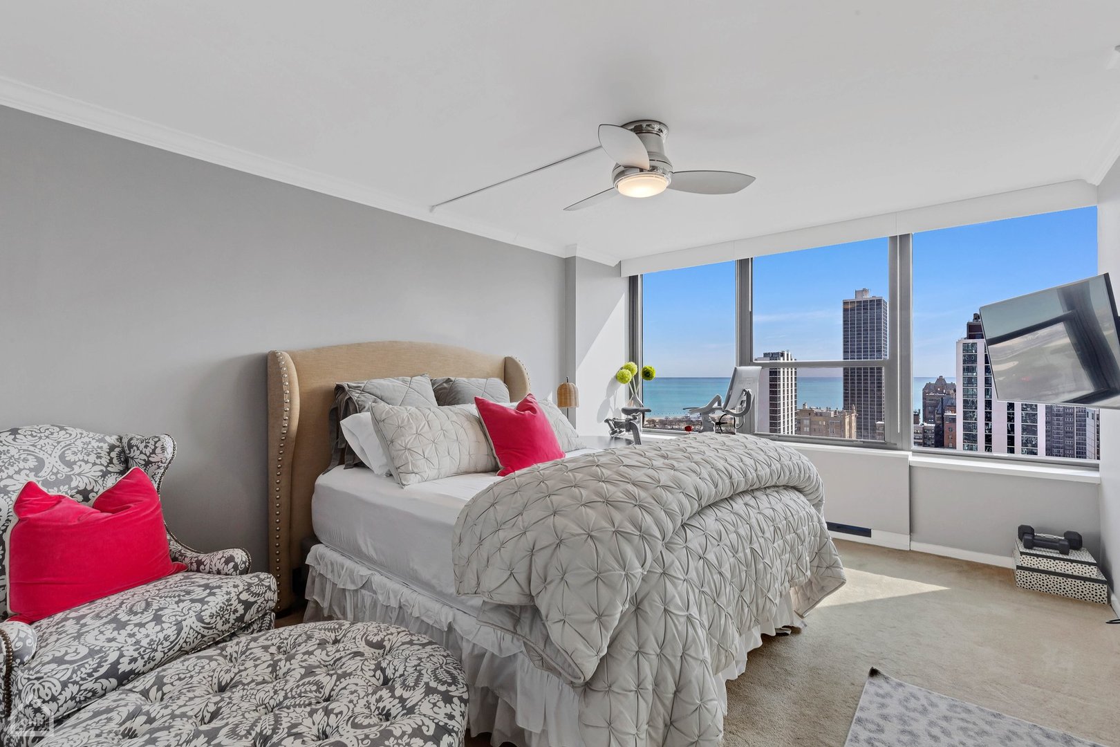 1560 N Sandburg Terrace Unit: 2706J