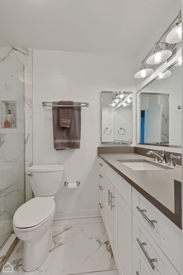 1560 N Sandburg Terrace Unit: 2706J