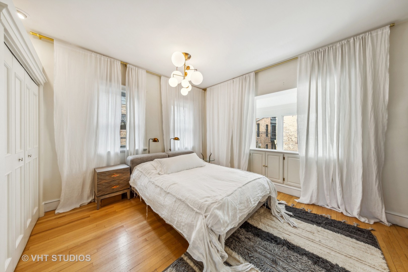 514 W Grant Place Unit: CHSE