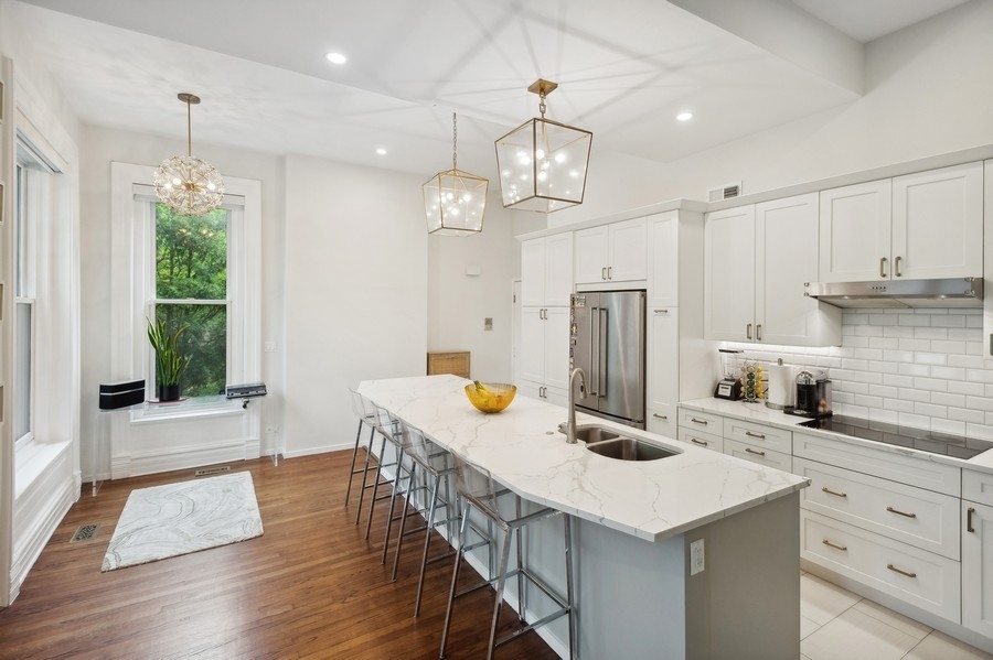 2144 N Hudson Avenue Unit: 1