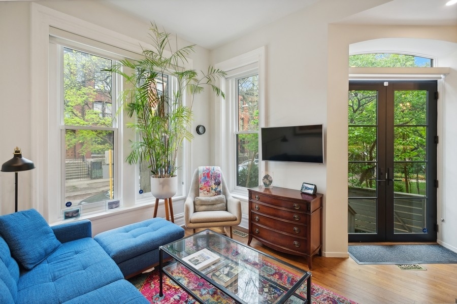 2144 N Hudson Avenue Unit: 1