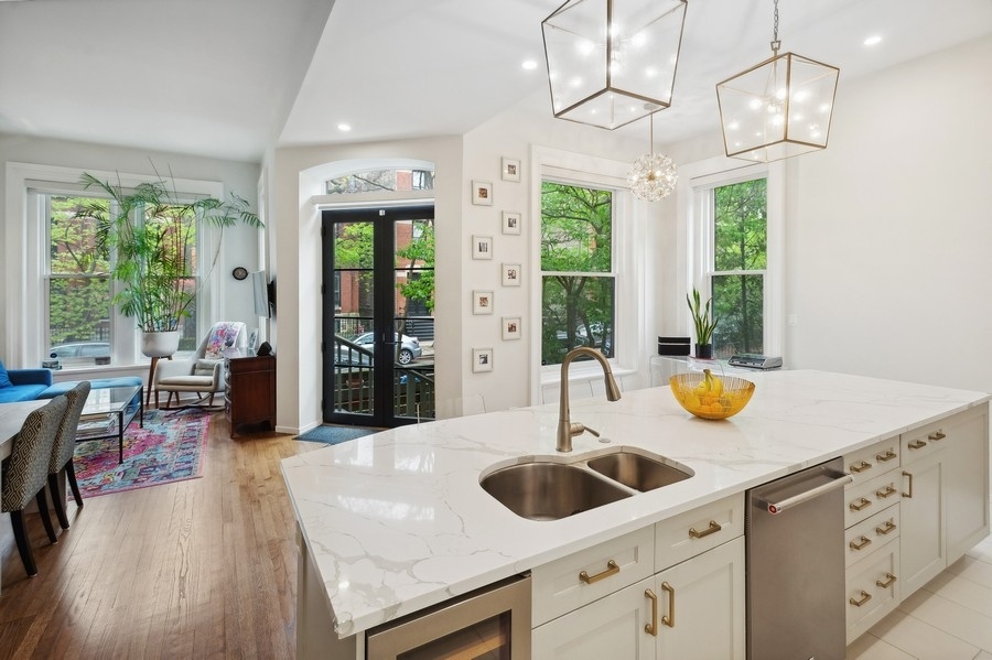 2144 N Hudson Avenue Unit: 1